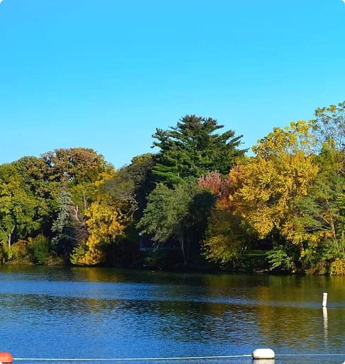 Colorful trees reflecting on a calm lake.